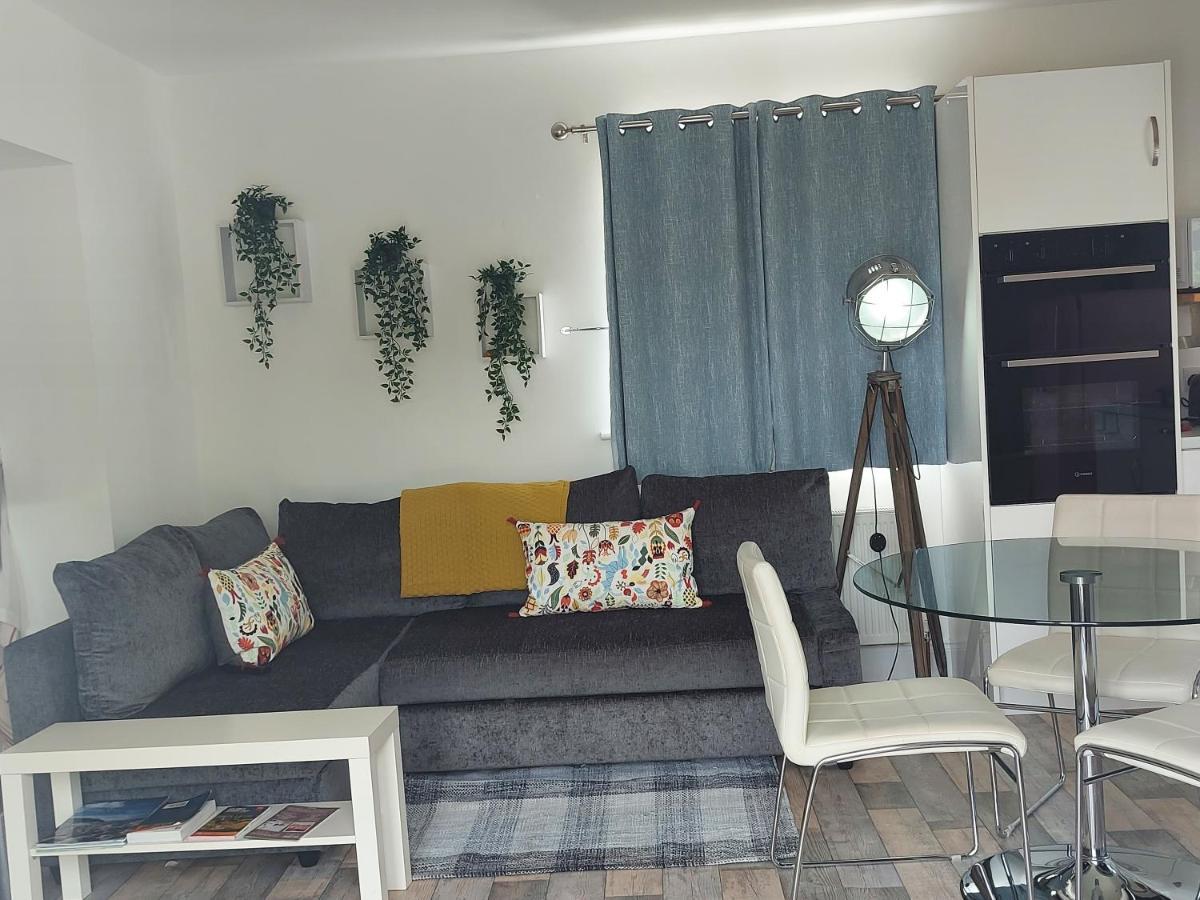 Bunlin Heights Self Catering Studio Milford Extérieur photo